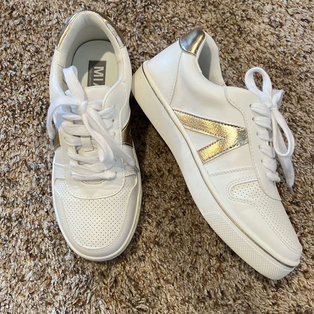 Mia Krew sneakers size 6